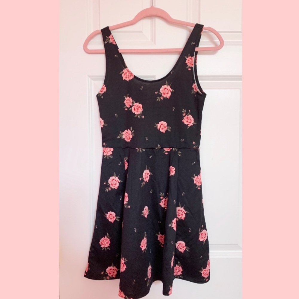 Black Casual Dress with Pink Roses 🩰